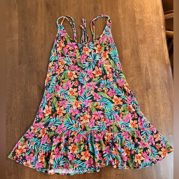 Lucky Brand Women's Standard Vibrant Beach Dressfloral Designs. Size M - Picture 7 of 10